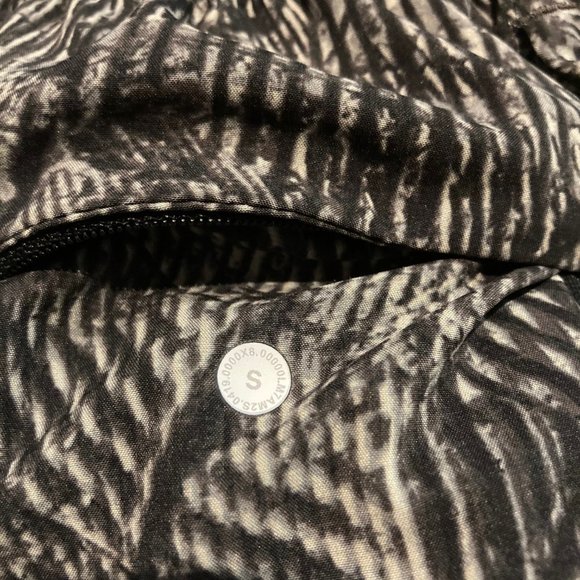 Lululemon T.H.E. Short 9" Linerless - Picture 3 of 3